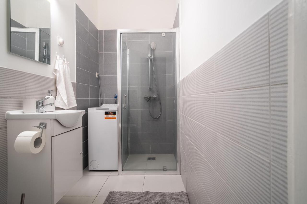 Apartamento Very Central 1-Br Apt With Patio Budapest Exterior foto